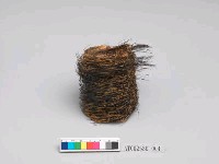 藏品(男子山豬鬃踝飾)的圖片